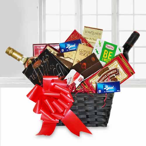 Gourmet Basket with Red and White Wine Duet