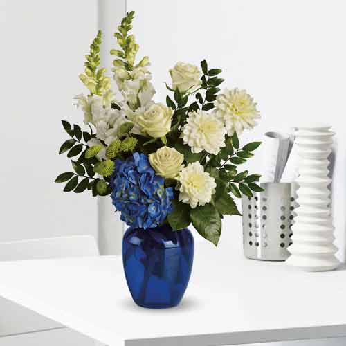White and Elegant Flowers Bouquet